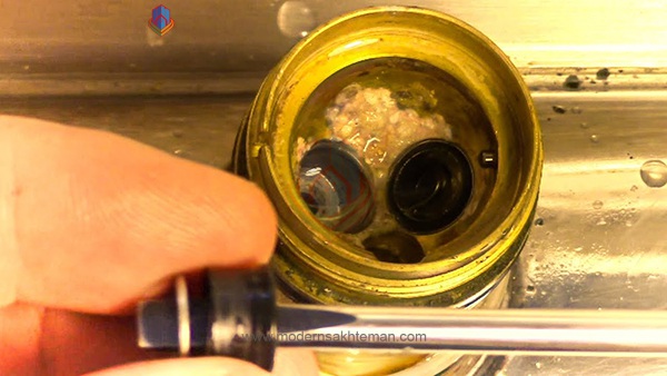 مشکلات شیرآلات اهرمی 5 single handle faucet problems 2 - مشکلات شیرآلات اهرمی